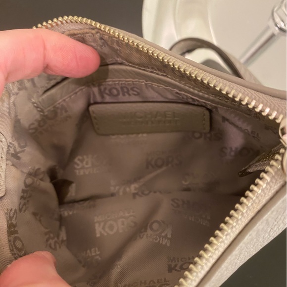 Michael Kors wristlet - Picture 4 of 5